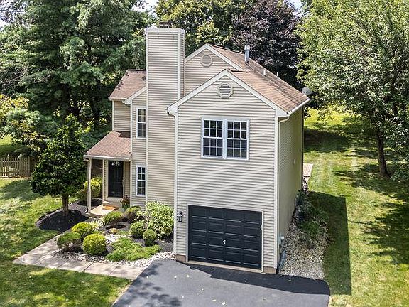 4th image of 257 Stanford Pl