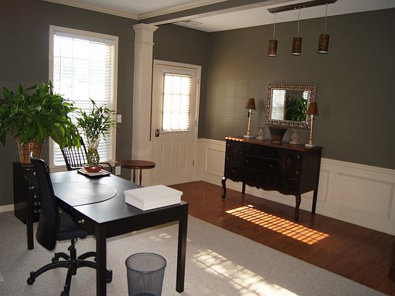 Entry w/ wood floor