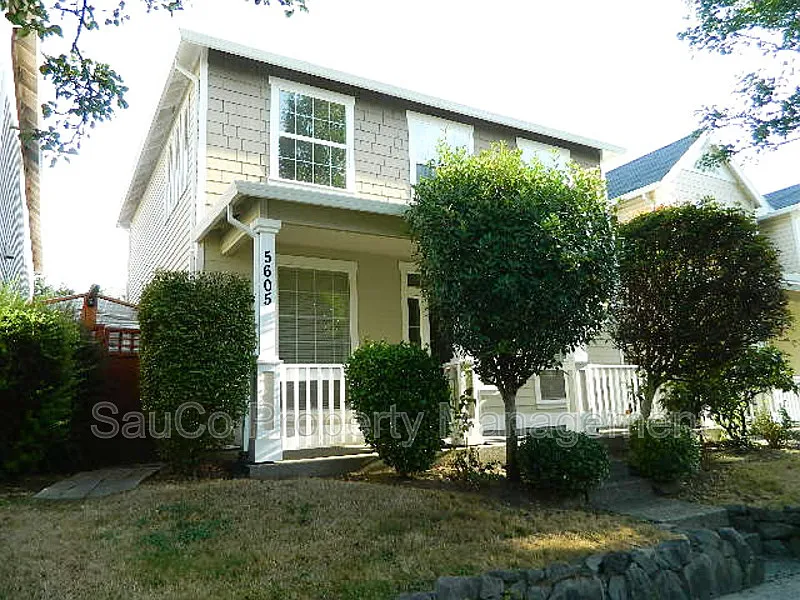 4 bed, 2.5 bath, 1961 sqft, $2,600 — Photo 2