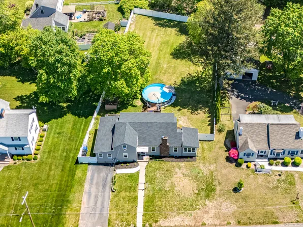 17 Emily Road, East Windsor, CT 06016