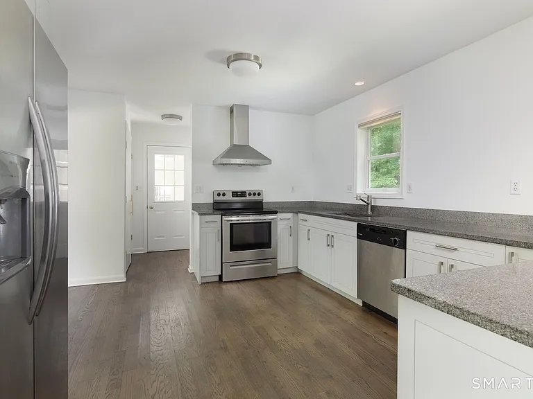 19 E Main St — Photo 9