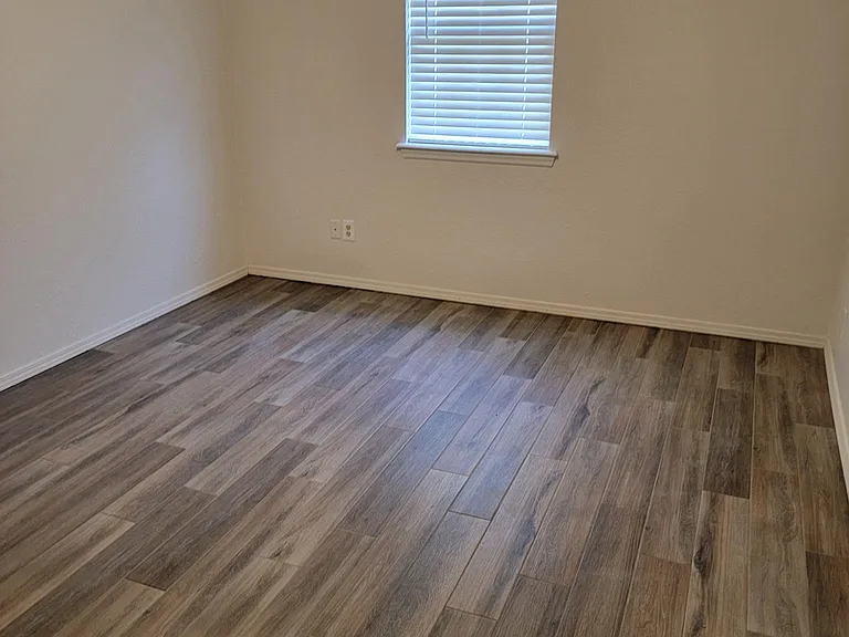 1402 W Union St — Photo 3