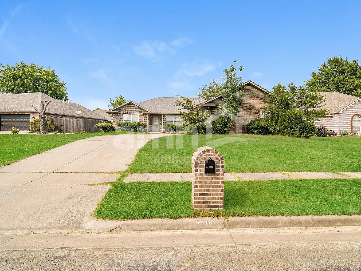 3 bed, 2.5 bath, 1833 sqft, $1,925 — Photo 1