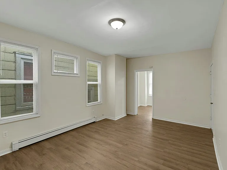 496 21st St #2 — Photo 8
