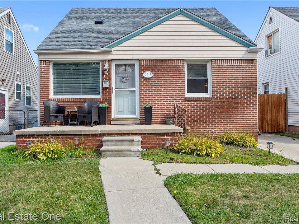 1st image of 2042 Thomas St