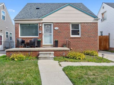 2042 Thomas St, Lincoln Park, MI, 48146