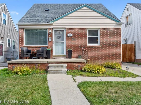 2042 Thomas St, Lincoln Park, MI 48146