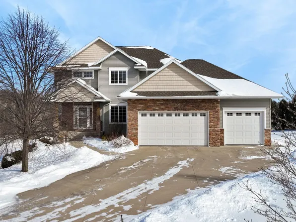 W8320 Bilkie Rd, Poynette, WI 53955