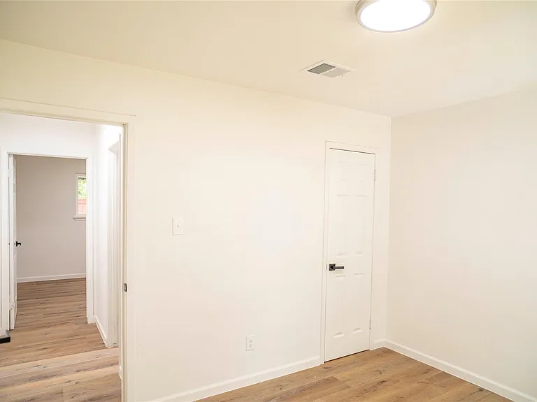 9214 Woodland Oaks Dr — Photo 8