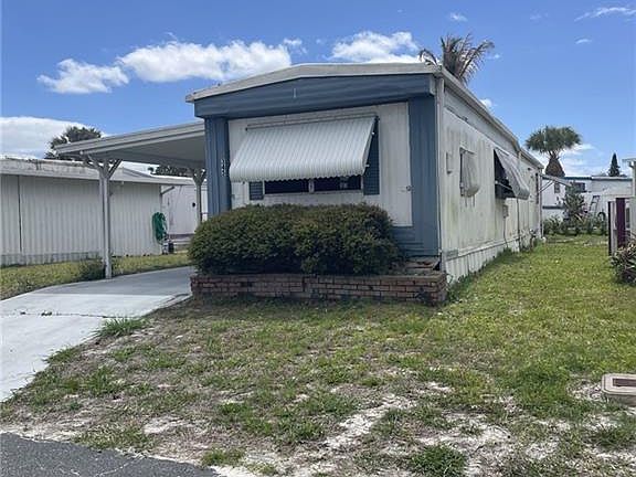 2nd image of 345 NE Tropicalia Ln