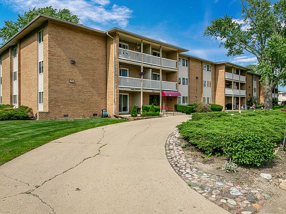 3rd image of 960 Beau Dr Unit 302