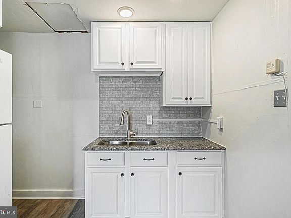 5th image of 905 York St