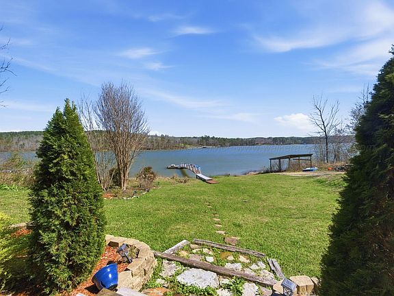 2nd image of 245 Eagles Point Rd