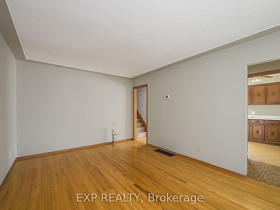 3rd image of 289 Fairhaven Cir