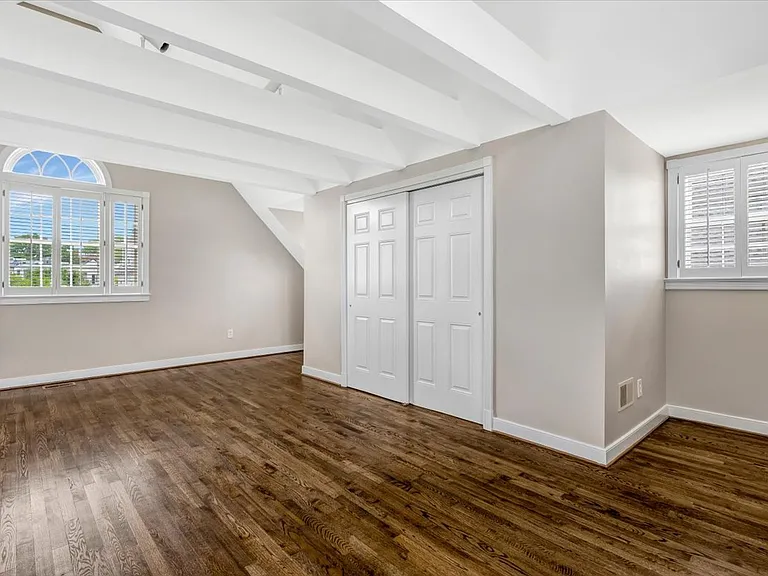 2nd bedroom on fourth floor