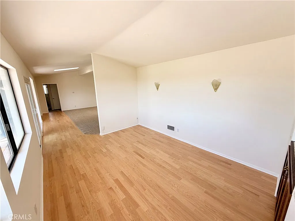2 bed, 2.5 bath, 1948 sqft, $6,250 — Photo 4