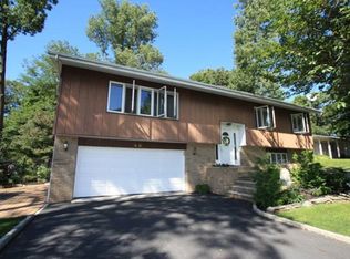 40 Crescent Dr, Lake Hopatcong, NJ 07849
