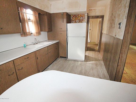 3rd image of 65 Sommers Ln