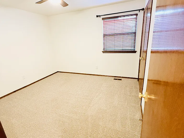 1817 Victoria Dr — Photo 11