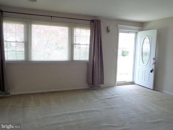 4th image of 2560 Lamott Ave