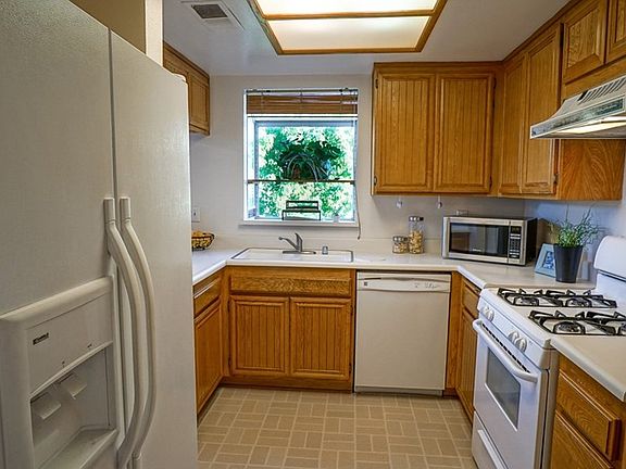 5th image of 26936 Flo Ln Unit 402