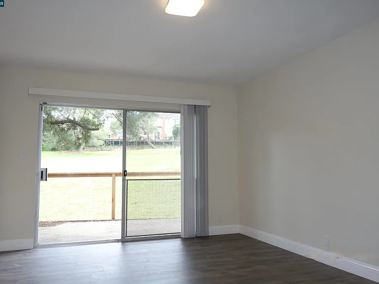 112 Marchbanks Ct — Photo 11