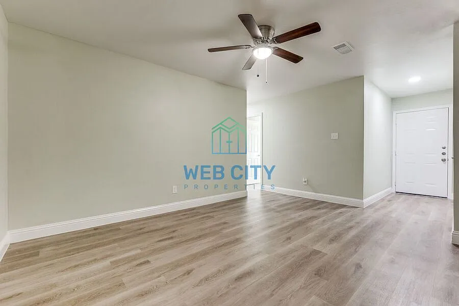 ** Coming Soon ** 4 Bed 2 Bath Home For Rent In The Oak Cliff Area! — Photo 2