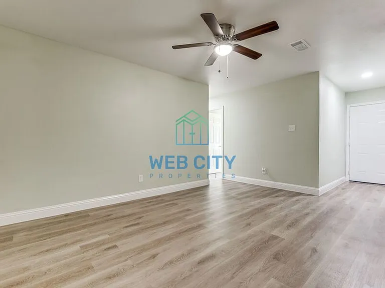 6330 Cinnamon Oaks Dr — Photo 2