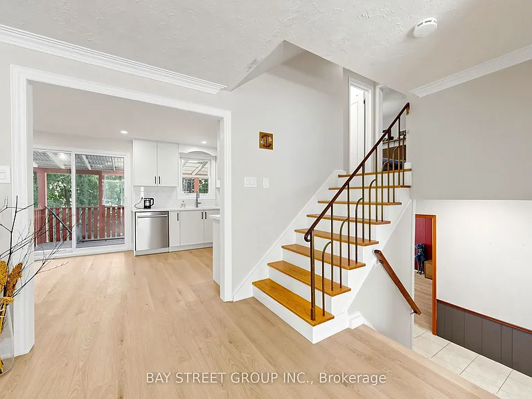 55 Baybrook Cres — Photo 10