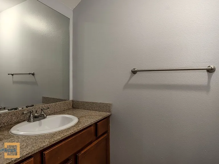 3218 Veterans Memorial Pkwy — Photo 4