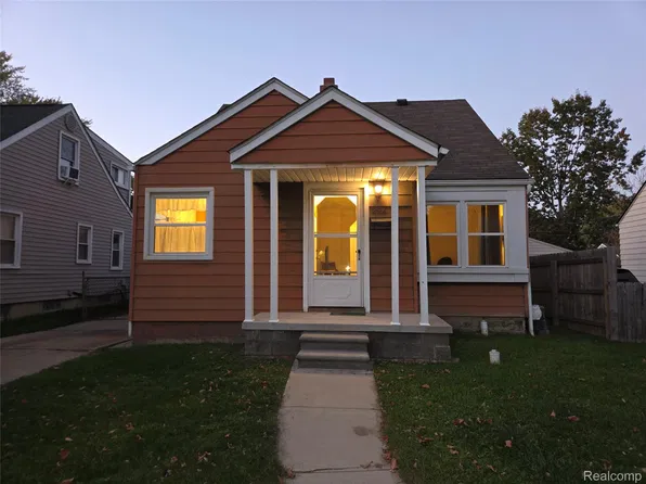 294 Charlevoix St, Clawson, MI 48017