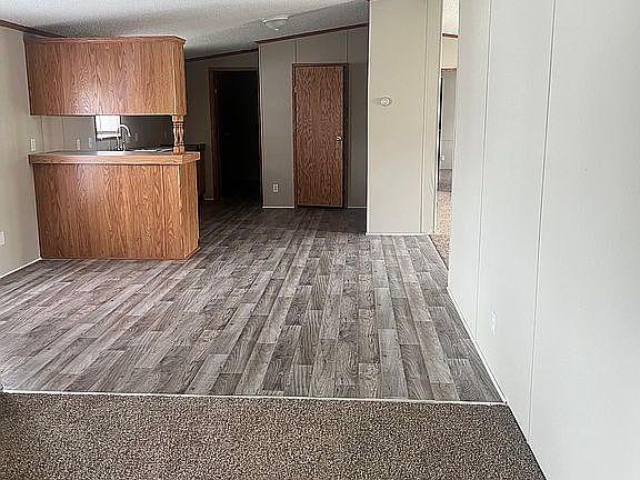 4th image of 33099 Willow #277