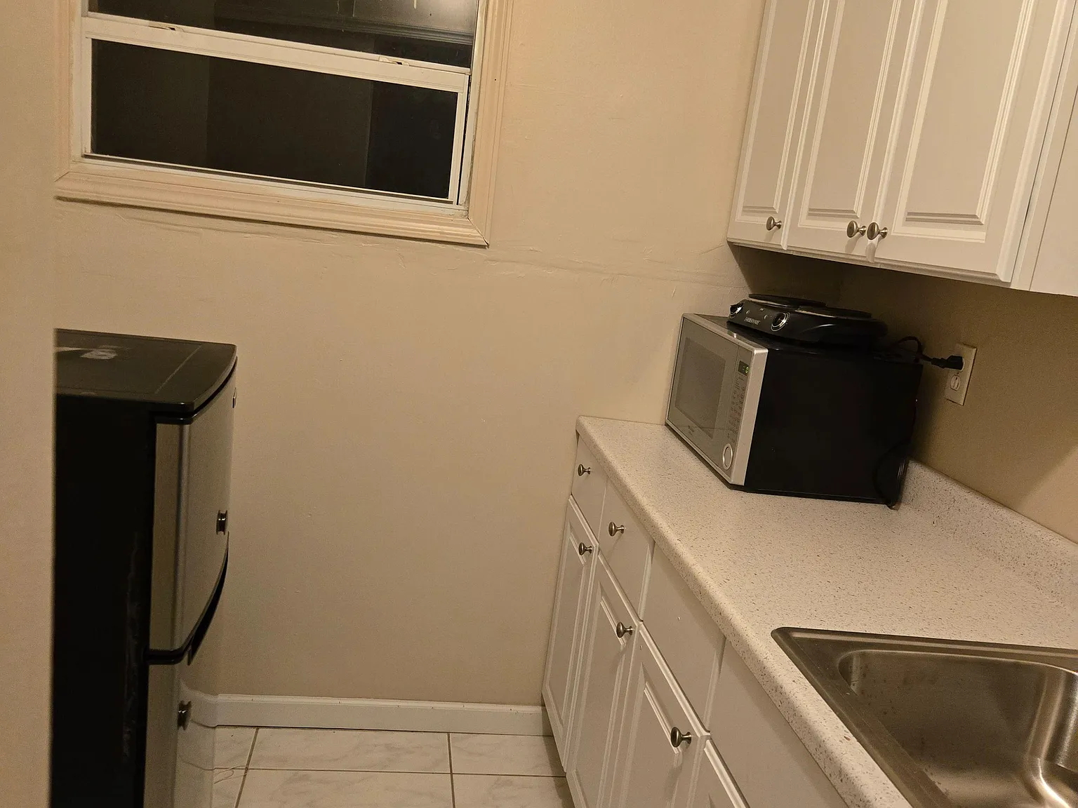 4 bed, 3.0 bath, 2400 sqft, $1,274 — Photo 2