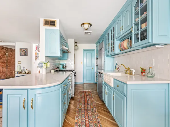 347 West 22nd Street image 5 of 11