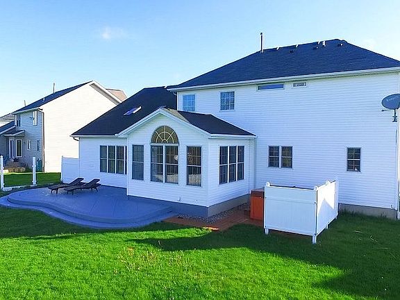 3rd image of 32 Cedarbrook Dr