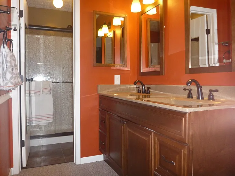 2426 Sanford Dr — Photo 11
