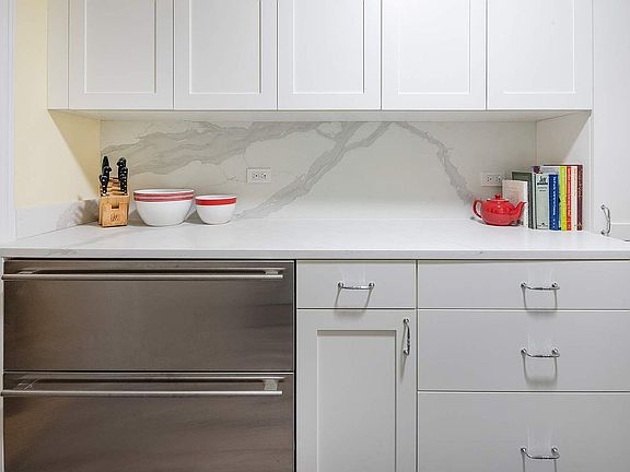 5th image of 175 E 79th St #1D