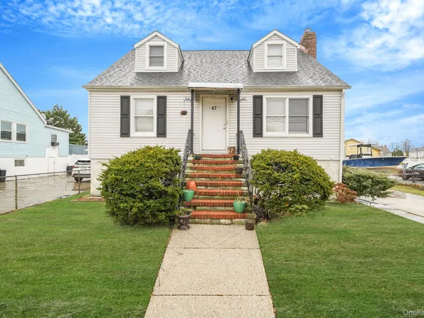 67 Orchard Street, Lindenhurst, NY 11757