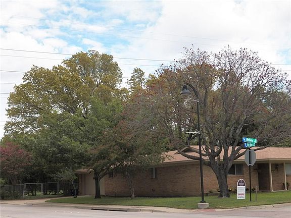 Nearly 2,000 sq ft on a qtr acre lot!