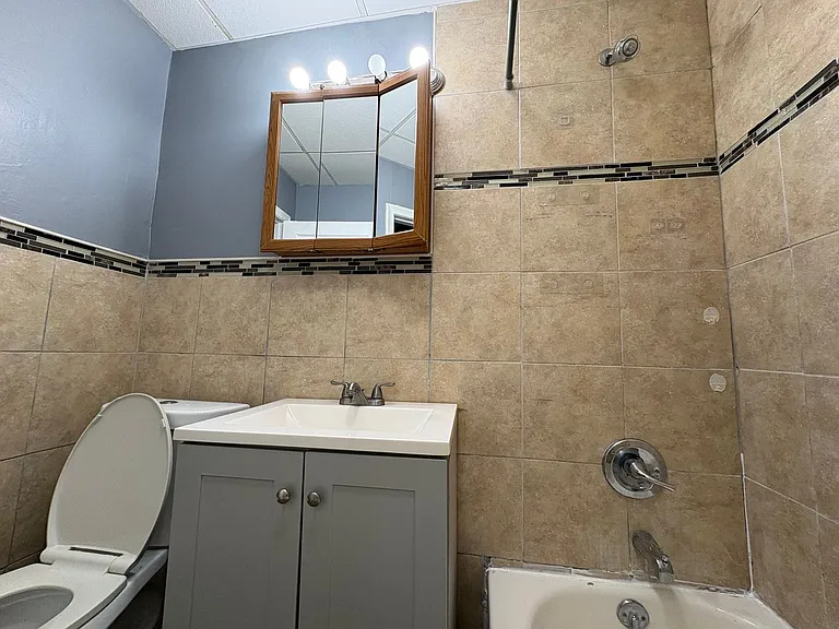 680 W Main Street - Blue Pod — Photo 15