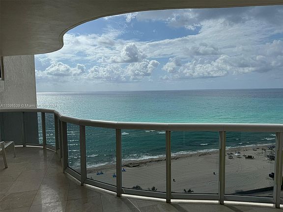 4th image of 17555 Collins Ave #10904