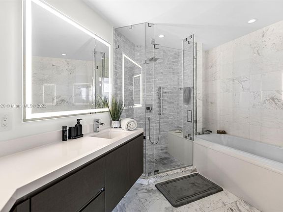 5th image of 851 NE 1st Ave #Penthouse 5105