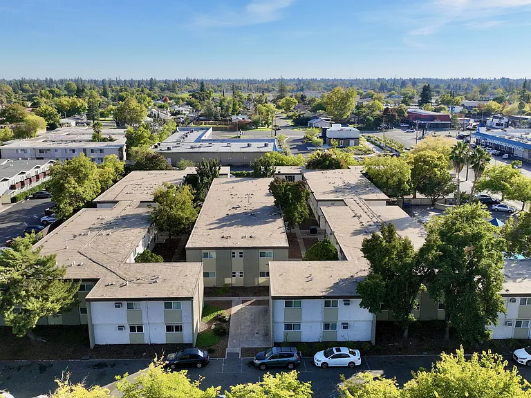 Markston Apartments — Photo 19