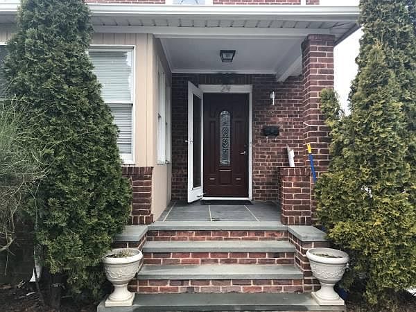1st image of 29 Chestnut St