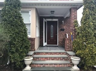 29 Chestnut St, Glen Cove, NY 11542