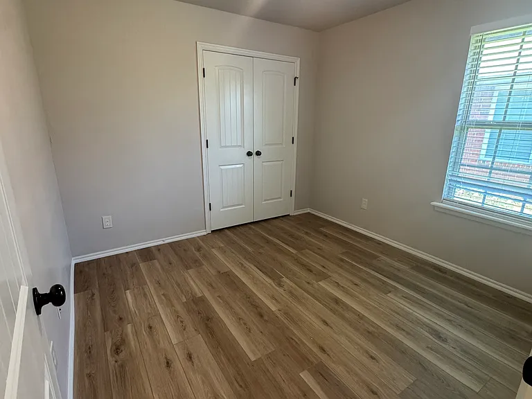 4408 Brooklyn Ave — Photo 27