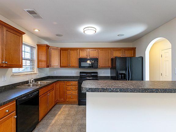 5th image of 2093 Drummond Dr