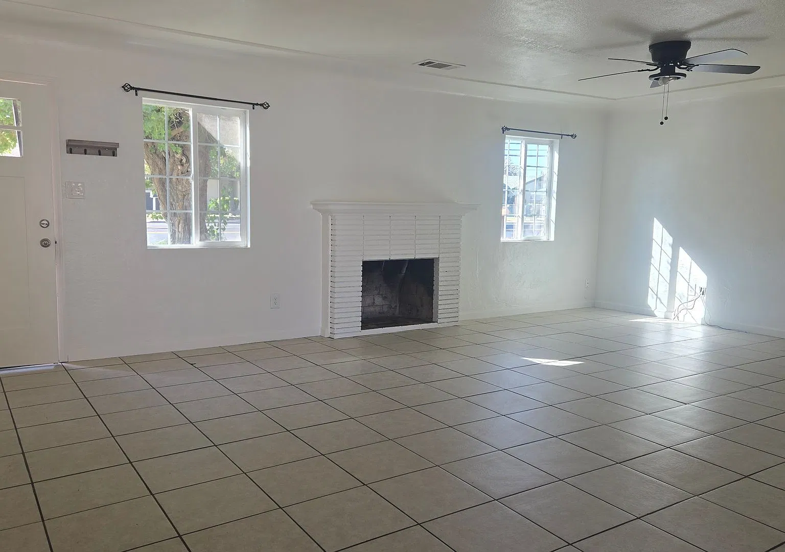 3 Br 2 BA with possible extra room available now — Photo 2