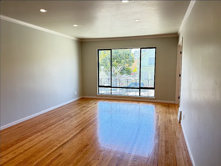 4039 Mission St — Photo 3
