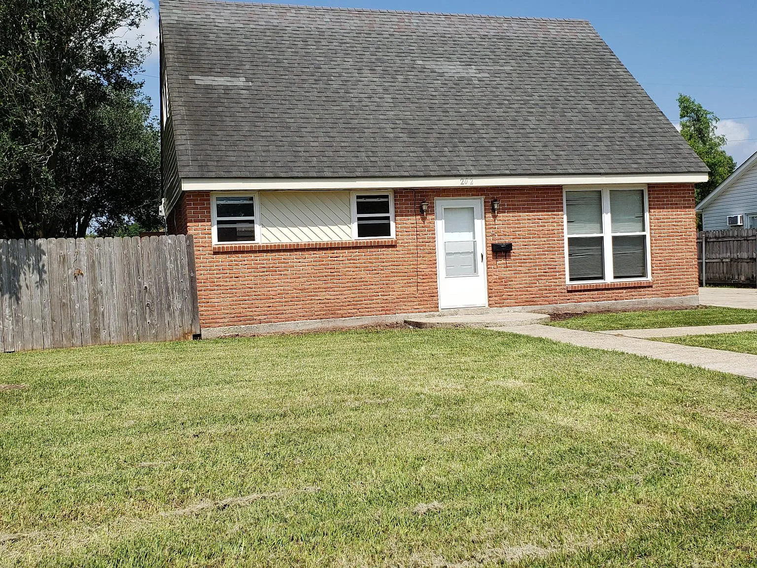 3 bed, $1,750 — Photo 1